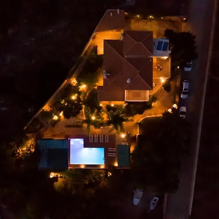 Maira Luxurious With Private Swimming Pool