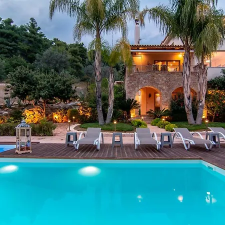 Maira Luxurious With Private Swimming Pool فيلة