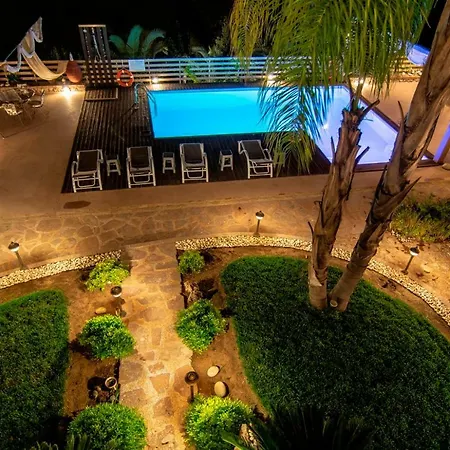 Maira Luxurious With Private Swimming Pool * Kórfos