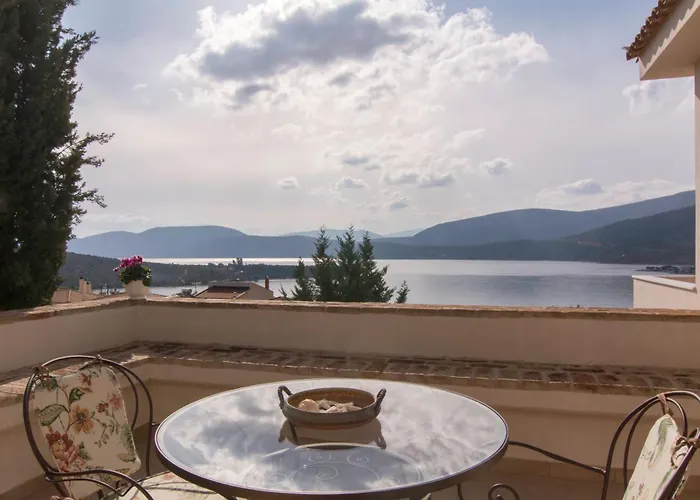 Maira Luxurious With Private Swimming Pool Kórfos