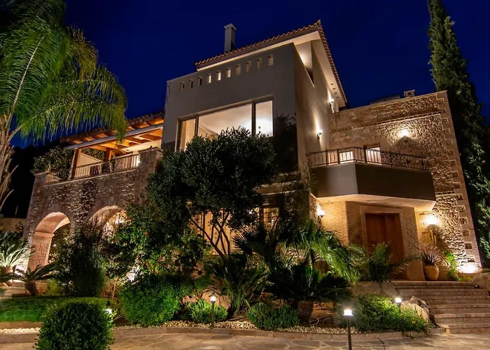 Maira Luxurious With Private Swimming Pool